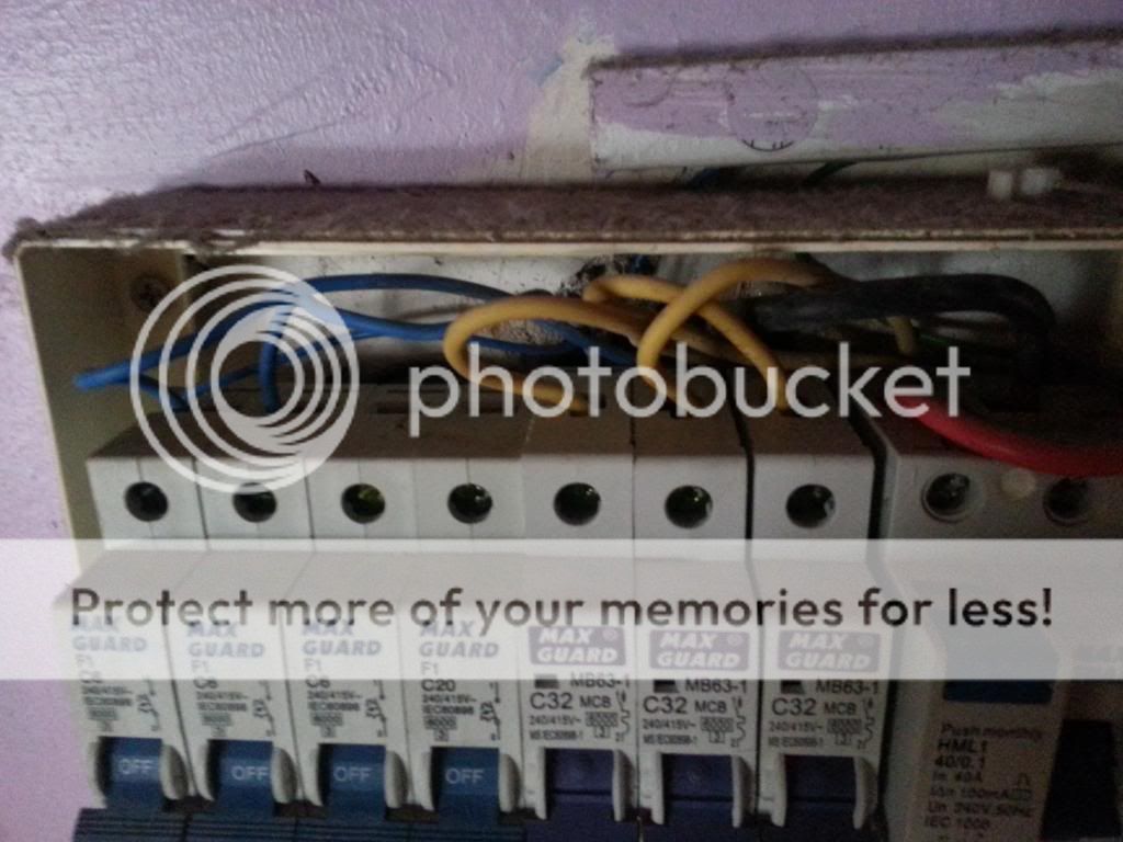 Pastikan kabel benar benar ketat Pastikan kabel benar benar ketat
