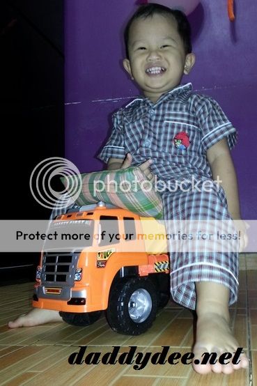 Tuan Kecil Yang Menunggang - Haiqal tunggang lori Tuan Kecil Yang Menunggang - Haiqal tunggang lori